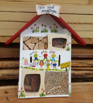 Insektenquartier weiß mit Kindern - personalisiert