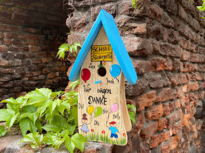 Nistkasten "Wir sagen Danke" Natur/Hellblau- personalisiert