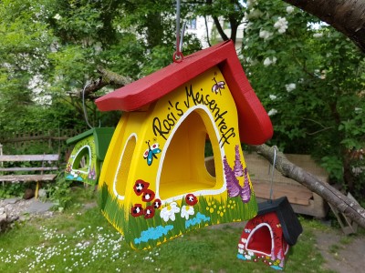 Futterhaus - Gartenzauber gelb - personalisiert