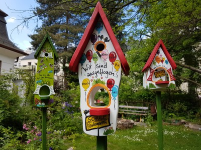 Kombiniertes Vogelhaus - Minivilla 1 Luftballon weiss - personalisiert