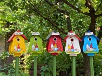 Kombiniertes Vogelhaus - Forsthaus "Hier piept´s" stehend Kombiniertes Vogelhaus - Forsthaus "Hier piept´s" stehend