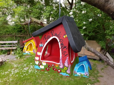 Futterhaus - Gartenzauber rot - personalisiert