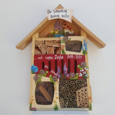 Insektenquartier rot mit Schnecken - personalisiert