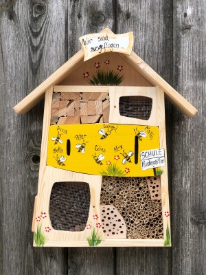 Insektenquartier gelb mit Bienen - personalisiert